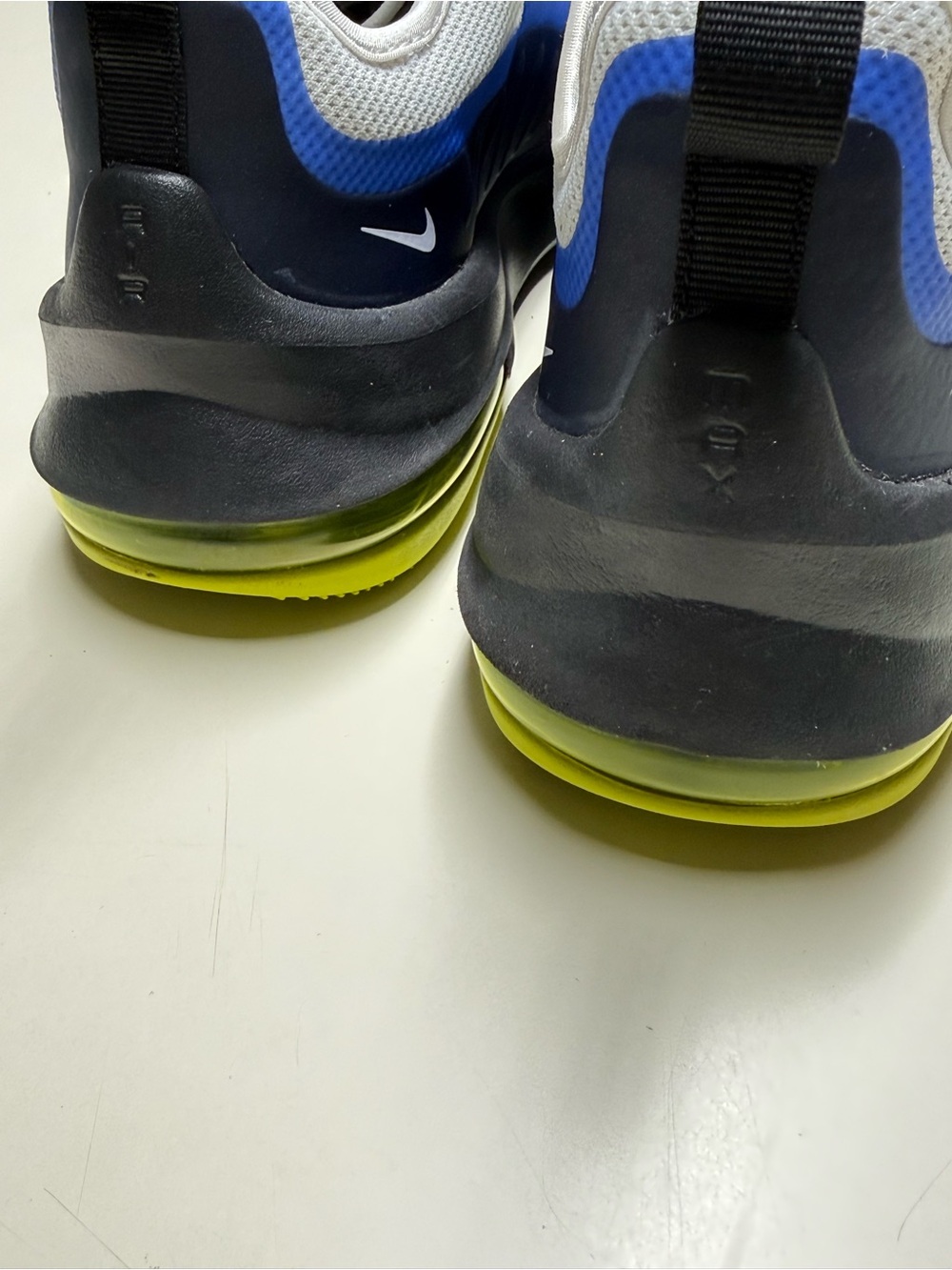 Nike Air Max Axis Men’s Sneakers – US Size 9.5 - Picture 7 of 10